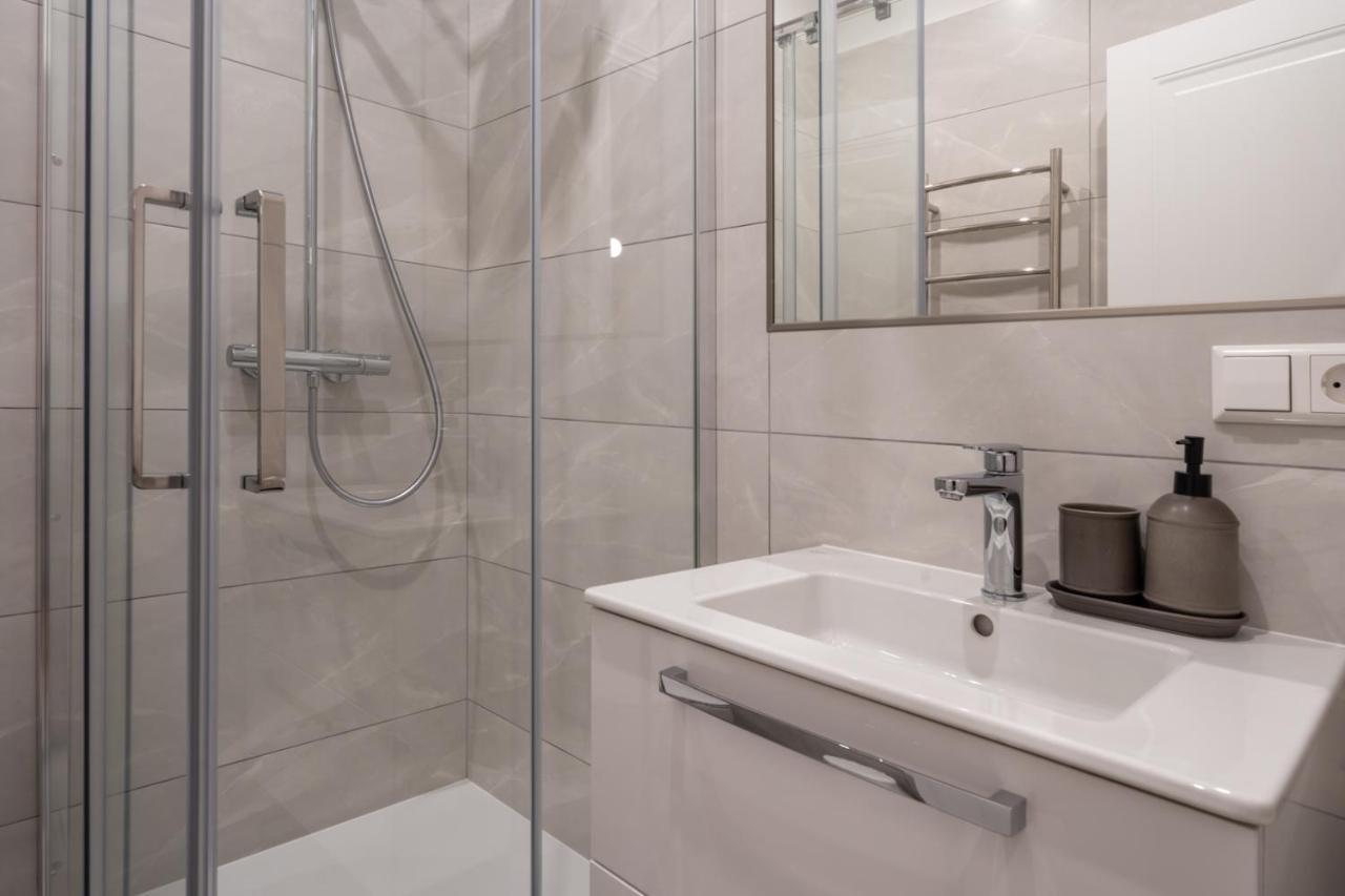 Lacplesa24 - Modern Studios In Riga City Center Ngoại thất bức ảnh